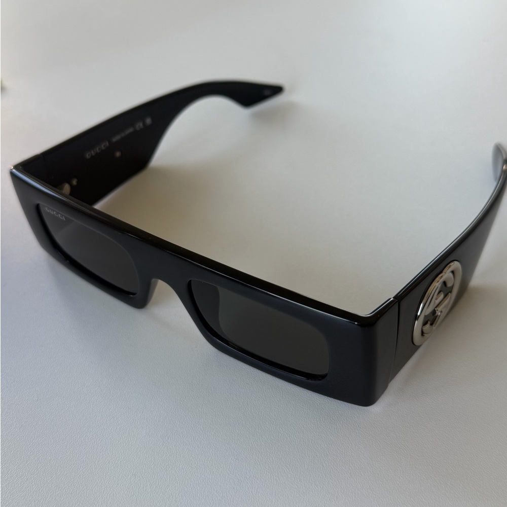 Gucci Sleek Black Sunglasses - Picture 2 of 6